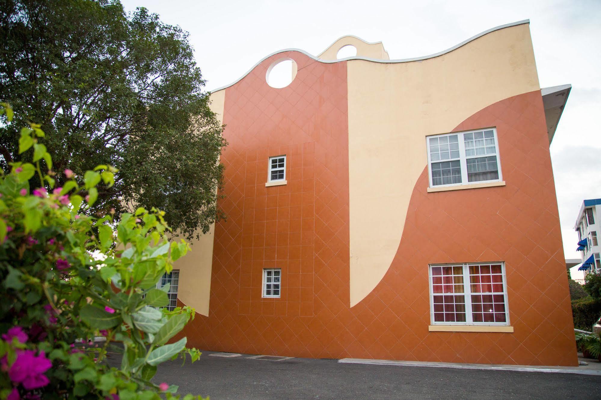 New Kingston Guest Apartment At Westbury Экстерьер фото