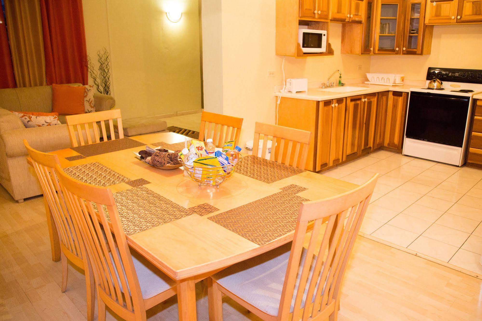 New Kingston Guest Apartment At Westbury Экстерьер фото