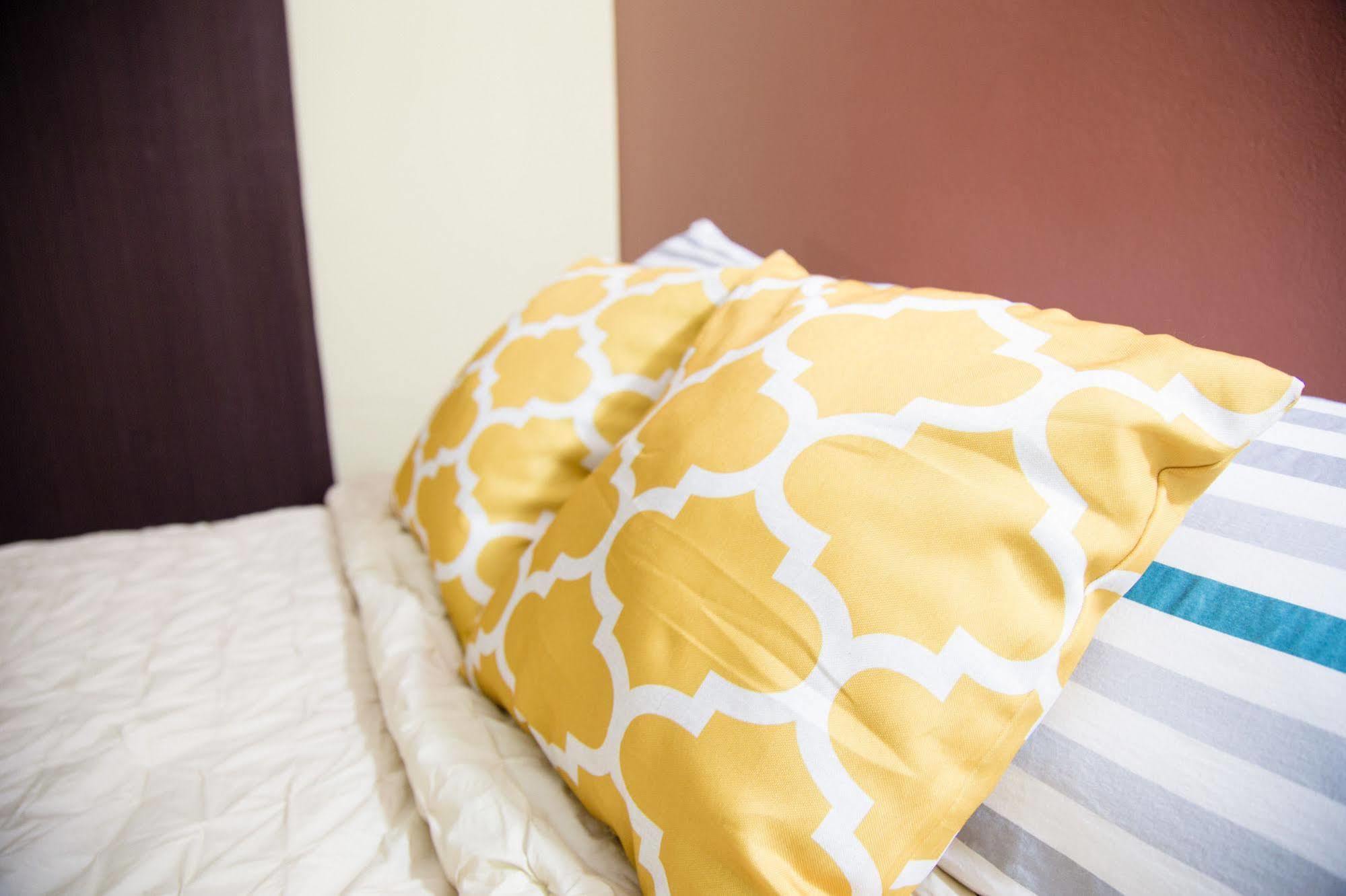 New Kingston Guest Apartment At Westbury Экстерьер фото