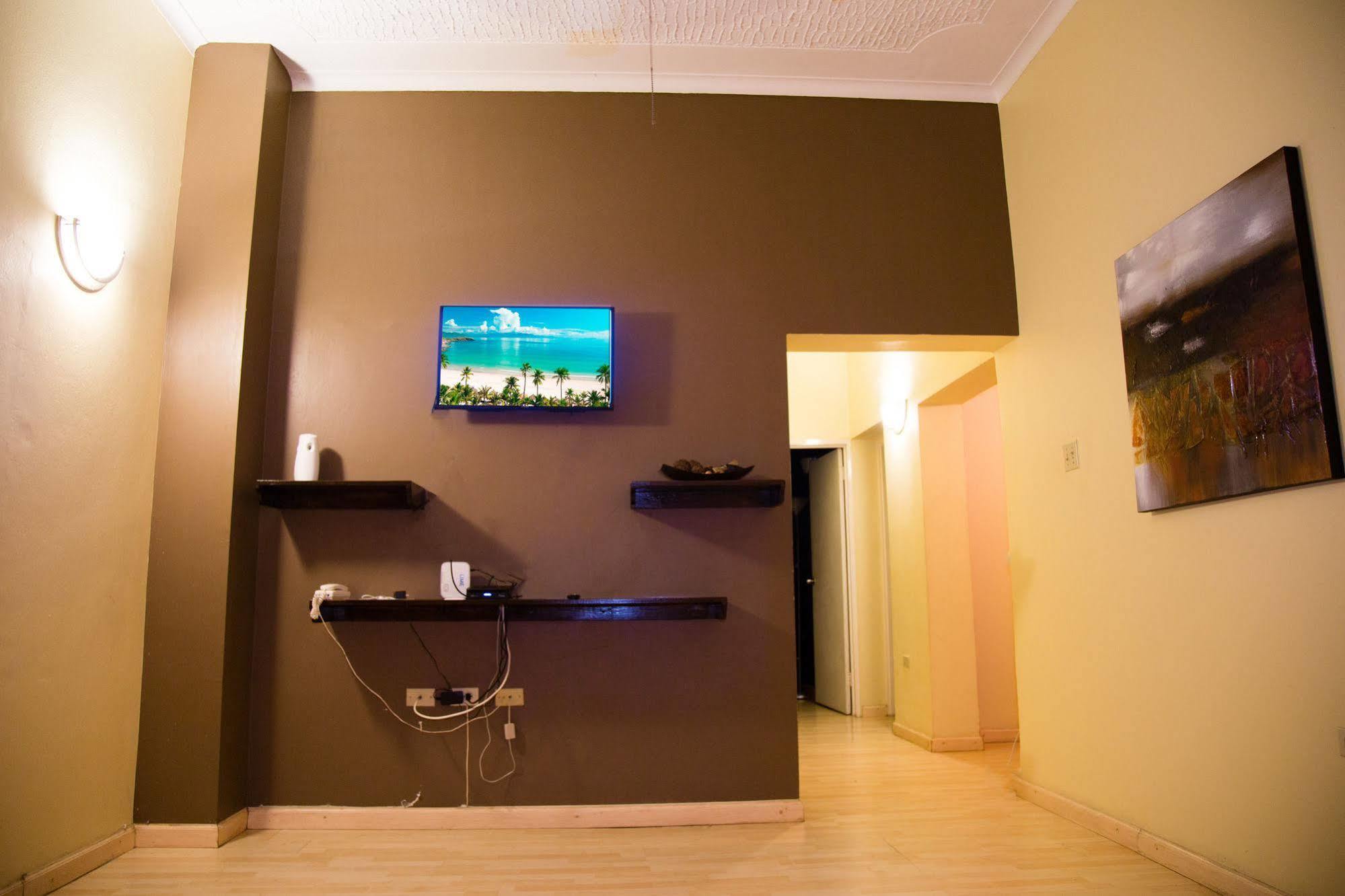 New Kingston Guest Apartment At Westbury Экстерьер фото