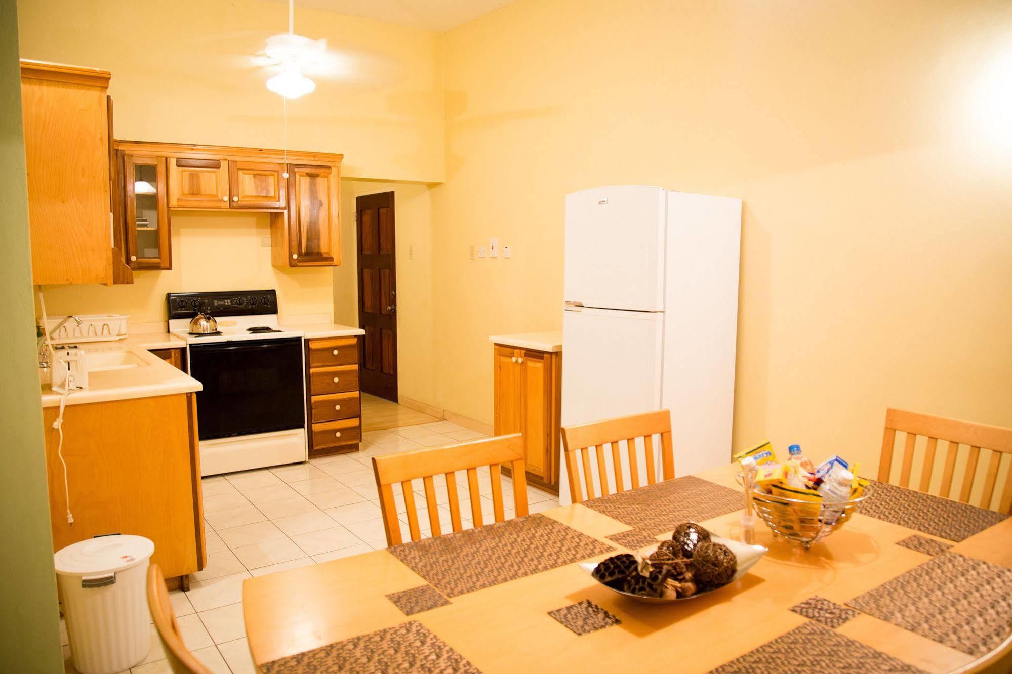 New Kingston Guest Apartment At Westbury Экстерьер фото