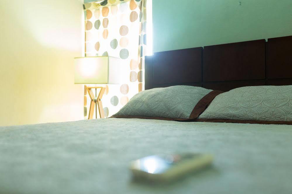 New Kingston Guest Apartment At Westbury Экстерьер фото