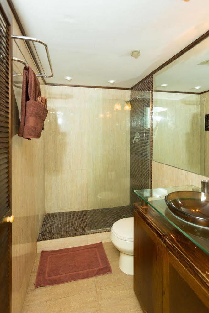 New Kingston Guest Apartment At Westbury Экстерьер фото